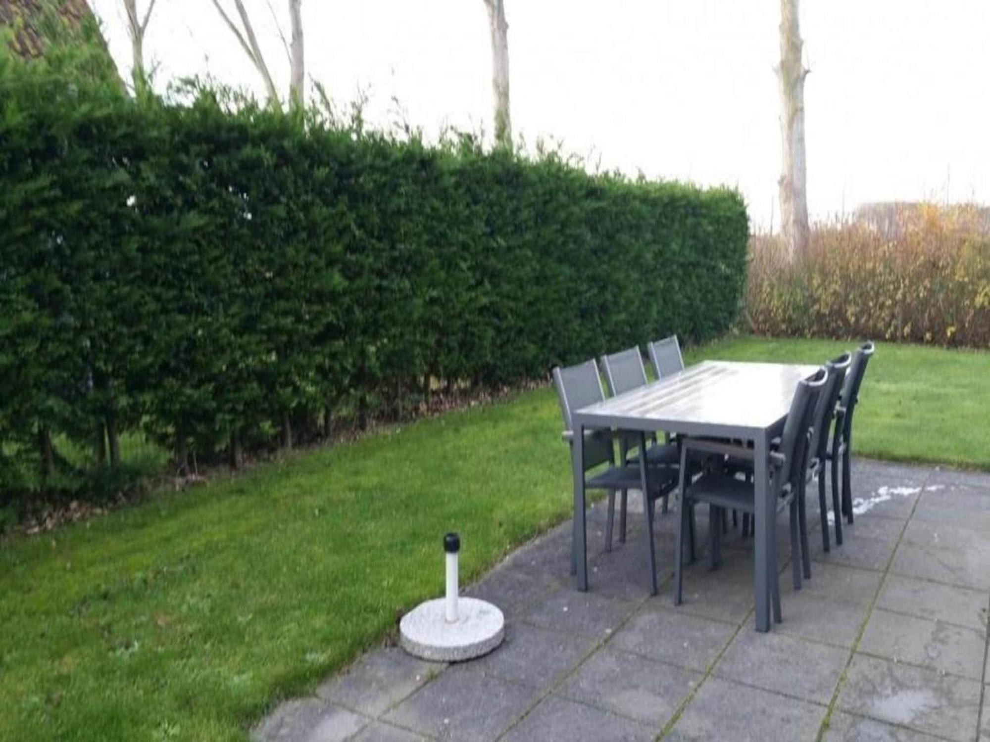 Vakantiehuis Lovely With Garden